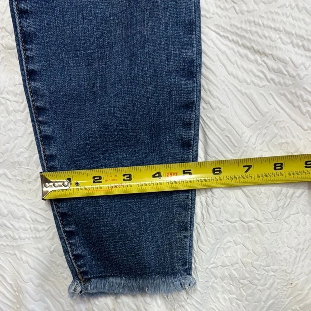 Kut from the Kloth.   Blue Skinny Jeans with Tapered Fit